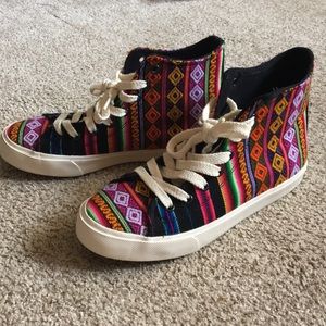 Never worn Inkkas hightop sneaker! Inca textile✌🏼